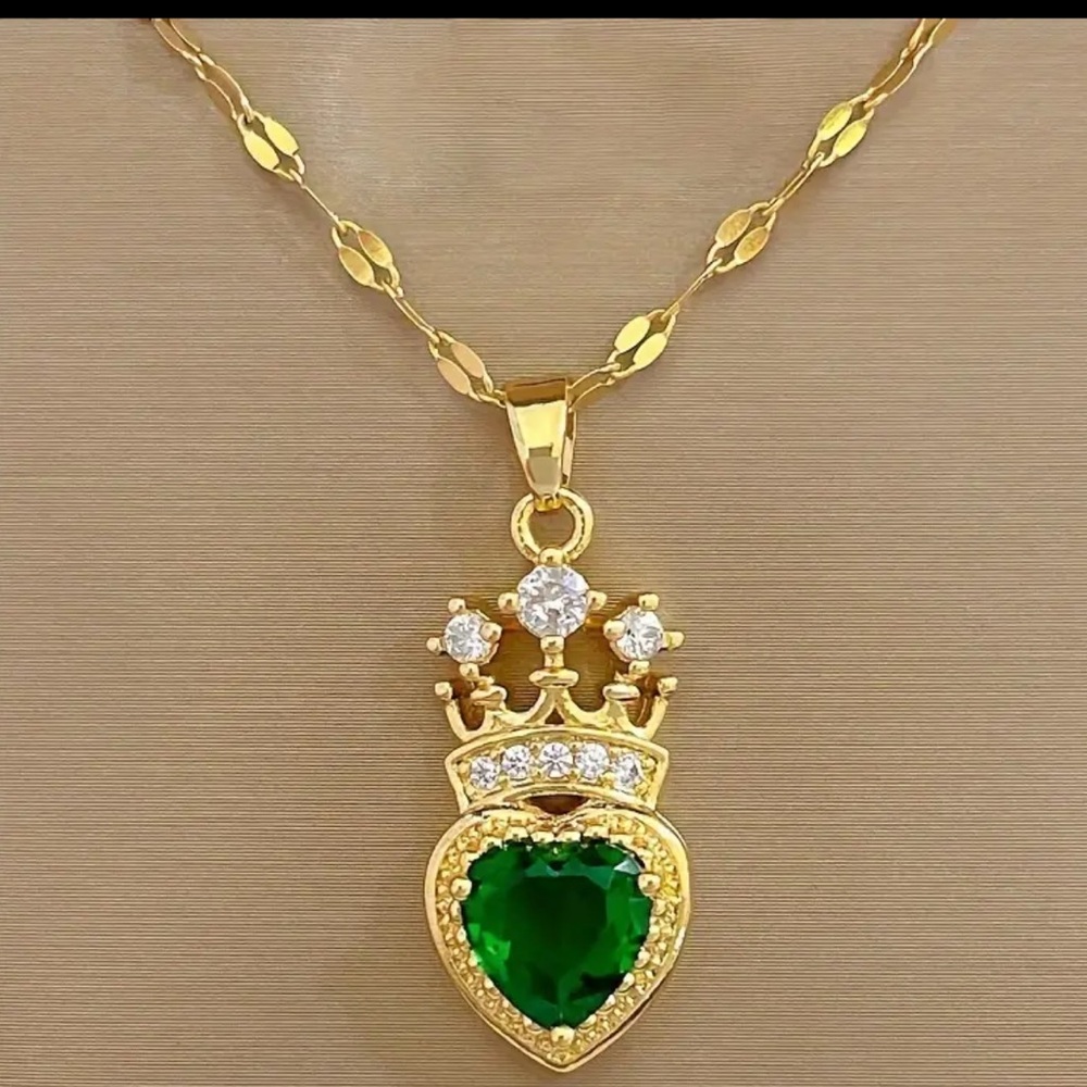 Emerald Color Heart, Cubic Zirconia Crown Heart Pendant Queen Valentine Necklace